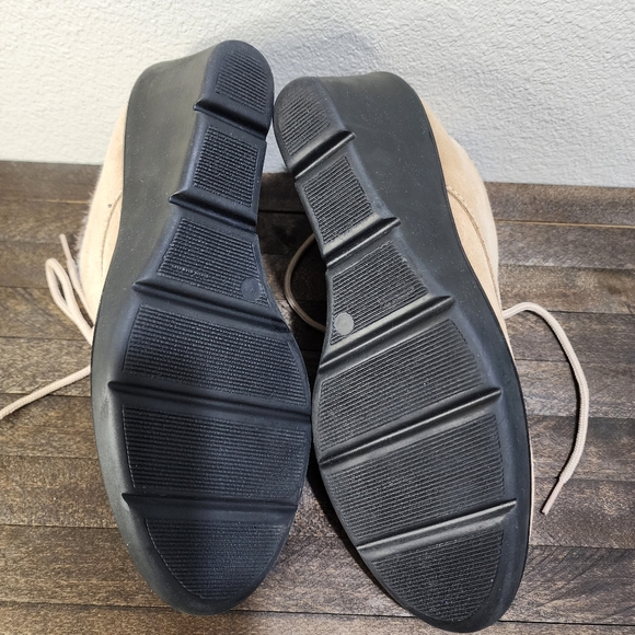 Martino Suede Ankle Bootie Wedges Made in Canada Size 9 - Picture 10 of 15